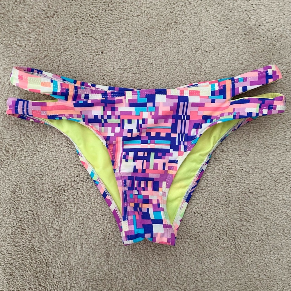 Cheeky Bikini Bottoms Multi Color Geometric Print With Side Cutouts